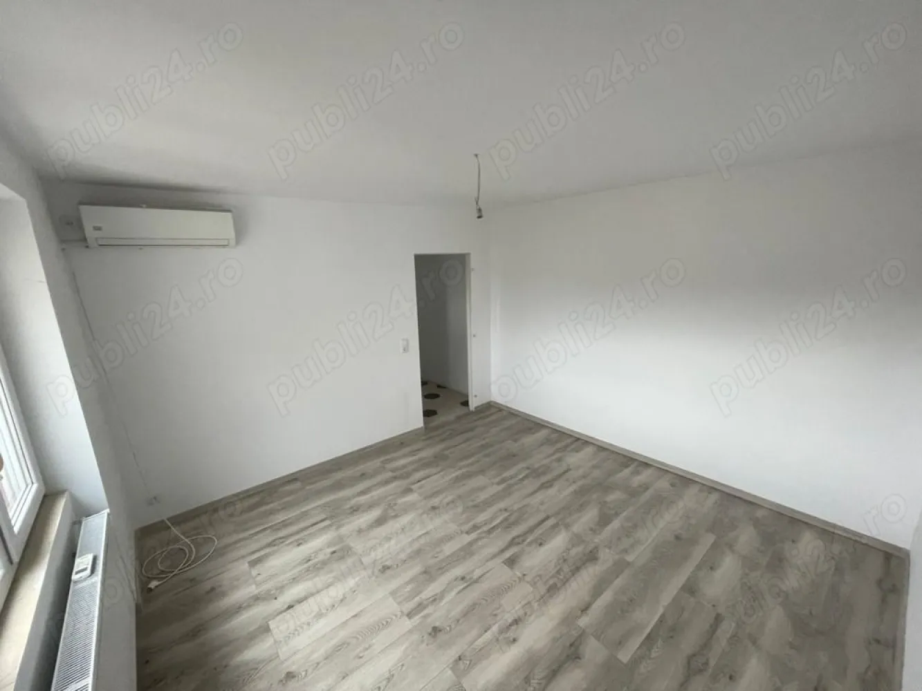 Ag BRASADAS vinde apt 2 cam Botizului 60 mp etaj4. - Agenția BRASADAS vinde apartament DECOMANDAT cu 2 camere situat pe Botizului la etajul 4/4, bucatarie,hol,baie,balcon si beci.
Apartamentul a fost recent complet renovat,avand instalatie electrica si instalatie de incalzire noua,balcon inchis .
