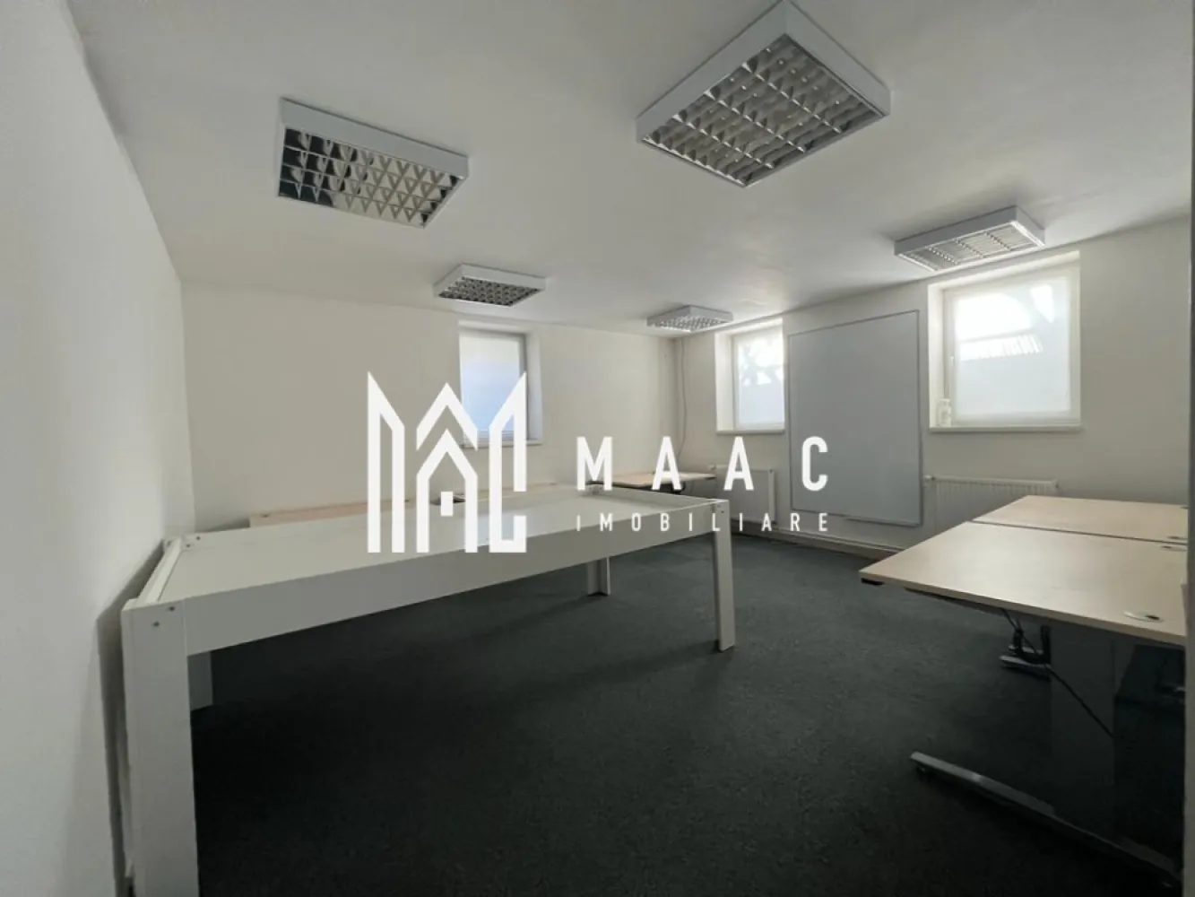 Cladire birouri I Parcare I Zona Sub Arini - MAAC Imobiliare vă propune spre vânzare un imobil modern situat în proximitatea Parcului Sub Arini, ideal pentru activități de birou, având o compartimentare eficientă și dotări tehnice de ultimă generație. Proprietatea are regim de înălțime D + P + M + P și este încadrată în clasa energetică A, oferind eficiență ridicată și costuri optimizate de exploatare.

Imobilul este organizat pe mai multe niveluri, fiecare bine structurat:
-Demisol (92,27 mp) – 3 camere, 2 holuri, casa scării, boxă, grup sanitar, cameră tehnică
-Parter (101,28 mp) – 4 încăperi spațioase, hol, casa scării, 2 băi
-Mansardă (125,35 mp) – open space generos, casa scării cu hol, 2 băi, acces prin scară interioară către pod de aproximativ 50 mp

Proprietatea este amplasată pe un teren total de 470 mp, din care 320 mp reprezintă curte liberă, amenajată eficient:
-6 locuri de parcare, dintre care unul dotat cu priză pentru încărcare mașină electrică
-rasteluri pentru 12 biciclete

Imobilul beneficiază de dotări moderne și facilități adaptate standardelor actuale:
-poartă de acces auto automatizată
-lift pentru persoane cu dizabilități
-sistem de supraveghere video
-sistem de control acces
-sisteme de aer condiționat
-uși interioare din aluminiu
-iluminat integral LED
-branșament curent trifazic + 25 kW
-sistem de panouri fotovoltaice de 21,75 kWp
-sistem integrat cu pompă de căldură și centrală termică Viessmann
-încălzitoare electrice pentru apă în băi
-jaluzele montate în toate ferestrele

Spațiul este optimizat pentru activități de birou:
-whiteboard-uri montate pe pereți
-ecran de proiecție retractabil

Proprietatea se vinde de pe firmă, reprezentând o oportunitate excelentă pentru investiție sau dezvoltarea unei activități profesionale într-o zonă premium a orașului.

Pentru mai multe detalii, vă rugăm să menționați telefonic că ați văzut anunțul cu CP2763409