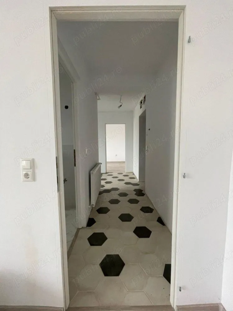 Ag BRASADAS vinde apt 2 cam Botizului 60 mp etaj4. - Agenția BRASADAS vinde apartament DECOMANDAT cu 2 camere situat pe Botizului la etajul 4/4, bucatarie,hol,baie,balcon si beci.
Apartamentul a fost recent complet renovat,avand instalatie electrica si instalatie de incalzire noua,balcon inchis .