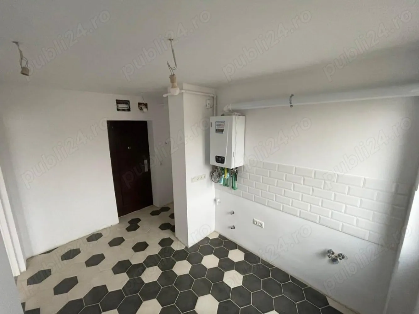Ag BRASADAS vinde apt 2 cam Botizului 60 mp etaj4. - Agenția BRASADAS vinde apartament DECOMANDAT cu 2 camere situat pe Botizului la etajul 4/4, bucatarie,hol,baie,balcon si beci.
Apartamentul a fost recent complet renovat,avand instalatie electrica si instalatie de incalzire noua,balcon inchis .
