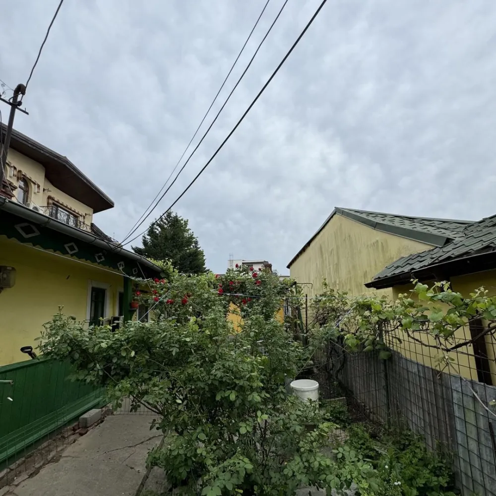 Casa cu teren zona Mărțișor langa parc Lumea Copiilor Brâncoveanu - Coproprietari, cadastru și intabulare făcute în 2023, acte și impozite la zi, fără litigii.