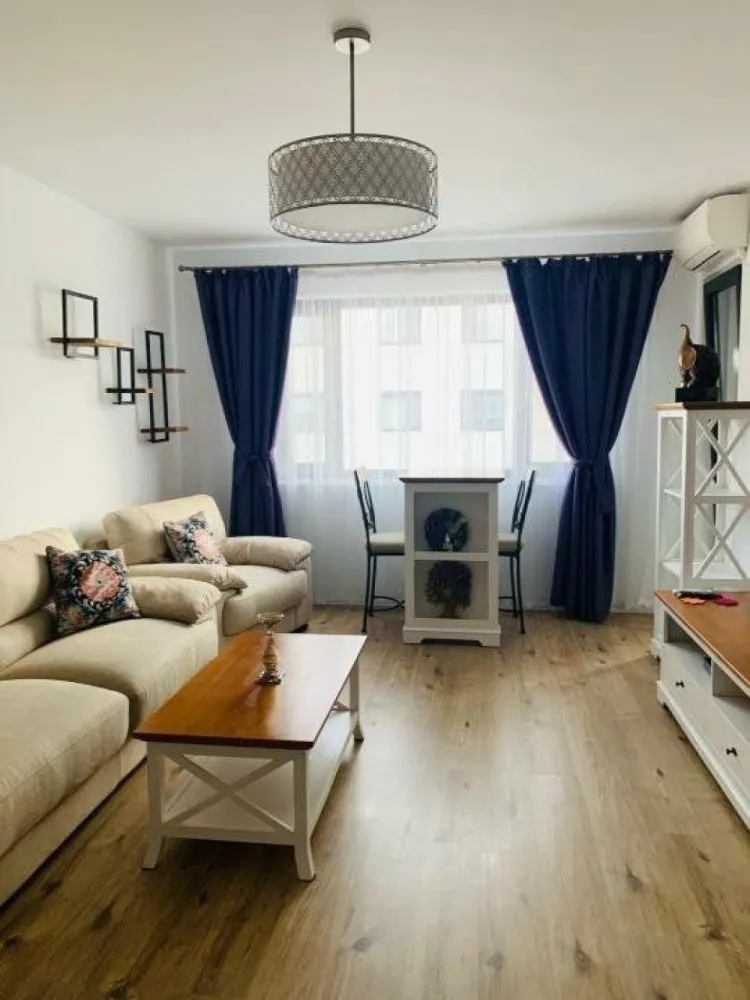 Apartament spaţios şi modern Greenfield Baneasa - 3 camere, 76 mp, parcare - Vă doriţi să locuiţi într-un apartament modern, cu finisaje de calitate, într-o zonă liniştită şi sigură, cu acces la natură şi la toate facilităţile unui complex rezidenţial de top? Acest apartament de 3 camere din Greenfield Baneasa este perfect pentru dumneavoastră!

Cu o suprafaţă generoasă de 70 mp, construit în 2017, mobilat modern şi cu o orientare sud-estică ce oferă lumină naturală din plin, acest apartament vă va cuceri de la prima vedere. Dispune de un loc de parcare inclus, pentru confortul dumneavoastră.

Bucuraţi-vă de liniştea şi confortul oferite de complex, cu locuri de joacă pentru copii, pază non-stop şi circuit închis. În plus, aveţi la îndemână şcoala Avenor, pădurea Băneasa şi un centru comercial, cu acces facil către toate punctele de interes ale oraşului.