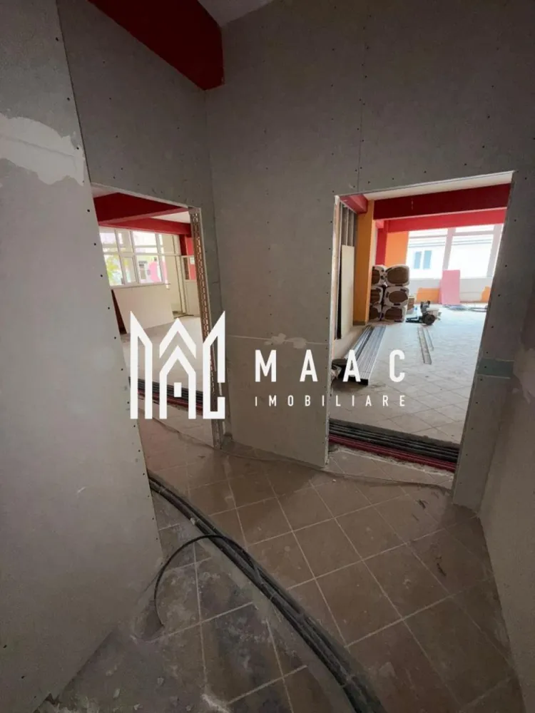 Spațiu comercial versatil I Selimbar-Zona Unimat - MAAC Imobiliare vă propune spre închiriere un spațiu comercial modern și luminos, conceput pentru a oferi confort, funcționalitate și o imagine profesională afacerii dumneavoastră.

Proprietatea este structurată în două încăperi generoase, fiecare beneficiind de baie proprie și de toate utilitățile necesare (curent electric, apă și canalizare), oferind astfel independență și flexibilitate în utilizare:
Camera 5 : 64 mp
Camera 6: 65 mp

Accesul se realizează printr-o intrare comună, care se deschide într-un hol , ce face legătura între cele două spații. 

Această dispunere permite atât utilizarea unitară a proprietății, cât și compartimentarea în funcție de nevoile viitorului ocupant.

Beneficii principale:
Două spații independente, fiecare cu grup sanitar propriu
Acces comun, printr-un hol dedicat
Toate utilitățile disponibile
Posibilitate de personalizare și adaptare funcțională
Lumină naturală 

Pretul se raporteaza la mpu.

Un spațiu care îmbină eleganța, confortul și versatilitatea, oferind cadrul perfect pentru dezvoltarea unei afaceri de succes.

Pentru detalii suplimentare și programarea unei vizionări, vă invităm să contactați echipa MAAC Imobiliare si precizati telefonic ca ati vazut anuntul cu ID: CP2761419