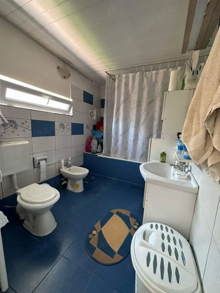 Casă Copou. 169000 . Negociabil. - Casă în zona Sărărie: 1 Living, 2 dormitoare, 1baie, 1 bucătărie, terasa, 2 magazii. Suprafața teren 366mp. Suprafața casa 83mp. Curent electric, internet, canalizare prin fosa, cu posibilitatea de racordare la rețeaua stradală. Geamuri termopan, centrala gaz. Construita în anul 1955, renovată complet în anul 2000. Preț 169000 euro. Negociabil. Telefon: .