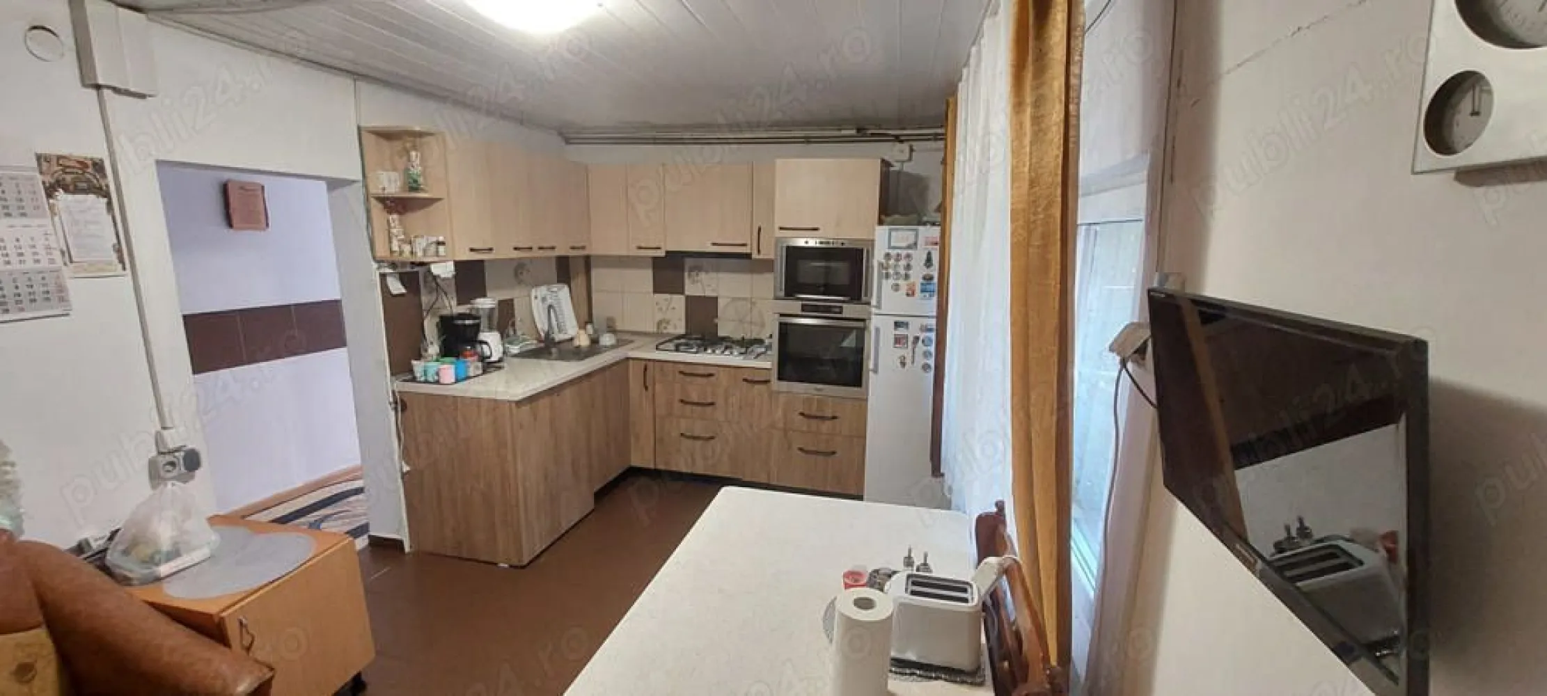 Casă Copou. 169000 . Negociabil. - Casă în zona Sărărie: 1 Living, 2 dormitoare, 1baie, 1 bucătărie, terasa, 2 magazii. Suprafața teren 366mp. Suprafața casa 83mp. Curent electric, internet, canalizare prin fosa, cu posibilitatea de racordare la rețeaua stradală. Geamuri termopan, centrala gaz. Construita în anul 1955, renovată complet în anul 2000. Preț 169000 euro. Negociabil. Telefon: .