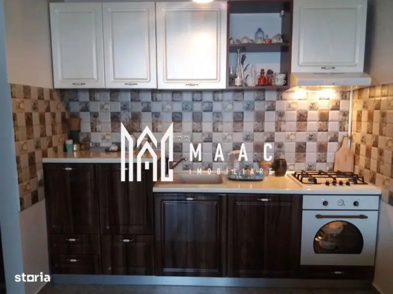 Apartament de vânzare Sibiu | 2 camere decomandat | Hipodrom 3, 42 mp - Apartament cu 2 camere decomandat, situat în Hipodrom 3 din Sibiu, cu 42 mp utili, balcon tip logie și poziționare la ultimul etaj într-un imobil finalizat în 2015.

Detalii proprietate:
• Suprafață utilă: 42 mp
• Compartimentare: 2 camere, decomandat
• Dormitor cu dressing încorporat
• Living cu acces pe logie
• Bucătărie open-space, complet mobilată și utilată
• Baie cu cadă și mașină de spălat
• Logie închisă, cu acces din dormitor și din living
• Etaj 11 din 11, imobil cu lift
• An construcție: 2015, construcție finalizată
• Centrală termică proprie
• Tâmplărie REHAU cu geam termopan
• Izolație termică exterioară cu polistiren de 10 cm

Proprietatea este poziționată pe Strada Doamna Stanca, în zona Hipodrom 3 din Sibiu, cu acces rapid la magazine, piață, Dedeman, Shopping City Sibiu și alte puncte de interes.

Contactați-ne pentru o vizionare și menționați Cod anunț CP2759117.