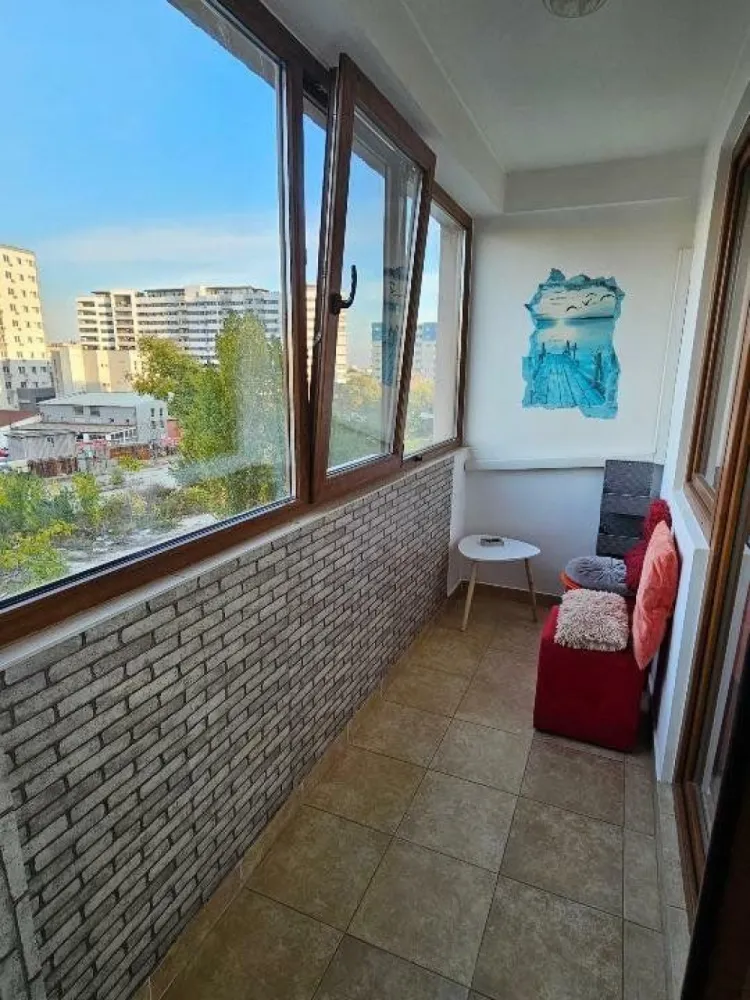 Ap langa metrou, centrala, parcare subterana - direct proprietar - Direct Proprietar, nu colaborez cu agenţii - 
Se închiriază apartment de 2 camere, în bloc din 2015, pe Str. Peneş Curcanul Nr. 16-18. 
Acesta este situat la max 1 min de staţia de metrou Mihai Bravu (M1/M3), tramvai (1/10) şi autobuz (223, N123, N125). Lângă bloc se află: Mega Shop&Go, Lidl, mai multe benzinării, Profi, grădiniţe. La următoarea intersecţie este un Mega non-stop şi complex de magazine Kaufland, Jysk, Animax etc. 
Apartamentul are 67 mp, un hol mare cu multe spaţii de depozitare, astfel camerele fiind luminoase şi aerisite; bucătărie închisă, baie cu geam şi balcon închis. 
Apartamentul se închiriază pe termen lung, complet mobilat şi utilat cu toate cele necesare precum: 
- centrală proprie
- canapea extensibilă living
- pat dormitor 160x200 (s-a comandat saltea nouă, ortopedică, de 26 cm înălţime)
- 2 TV/cablu şi internet
- maşină de spălat rufe
- plită pe gaz/cuptor electric
- aer condiţionat
Blocul este foarte bine izolat, ceea ce ajută la un cost de întreţinere redus.
Preţul este de 600Euro/lună, incluzând locul de parcare subteran. 
Nu se acceptă animale de companie.
Pentru mai multe detalii şi vizionări: