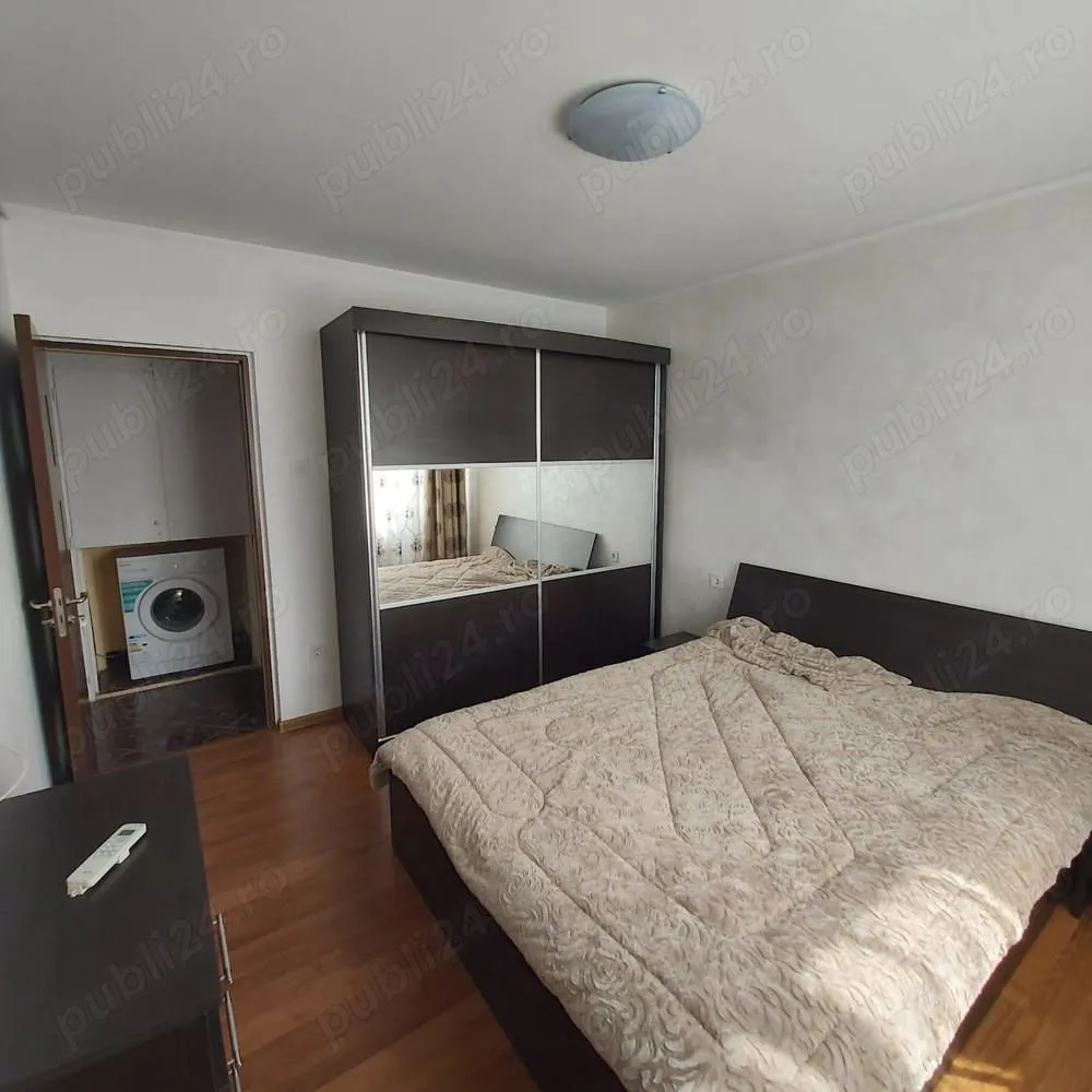 Inchiriez apartament 2 camere lângă parcul Drumul Taberei - Inchiriez apartament 2 camere decomandat, fix lângă intrarea în parcul Drumul Taberei, pe str. Topolovăț. Direct proprietar.
Închiriere DOAR pe termen lung, fără animale de companie.
Blocul are 2 lifturi, scara civilizată.
Aparatamentul dispune de: aer condiționat, TV, frigider, aragaz nou cu cuptor electric, mașină de spălat, cuptor cu microunde, fierbător, aspirator, loc de depozitare, balcon închis.Distanta pana la STB- 3min, stație metrou - 9min. 
În zonă se află Auchan, Carrefour.Zonă liniștită, locuri de joacă pentru copii.
Avans 1+1.
Nu doresc colaborări cu agenții imobiliare.