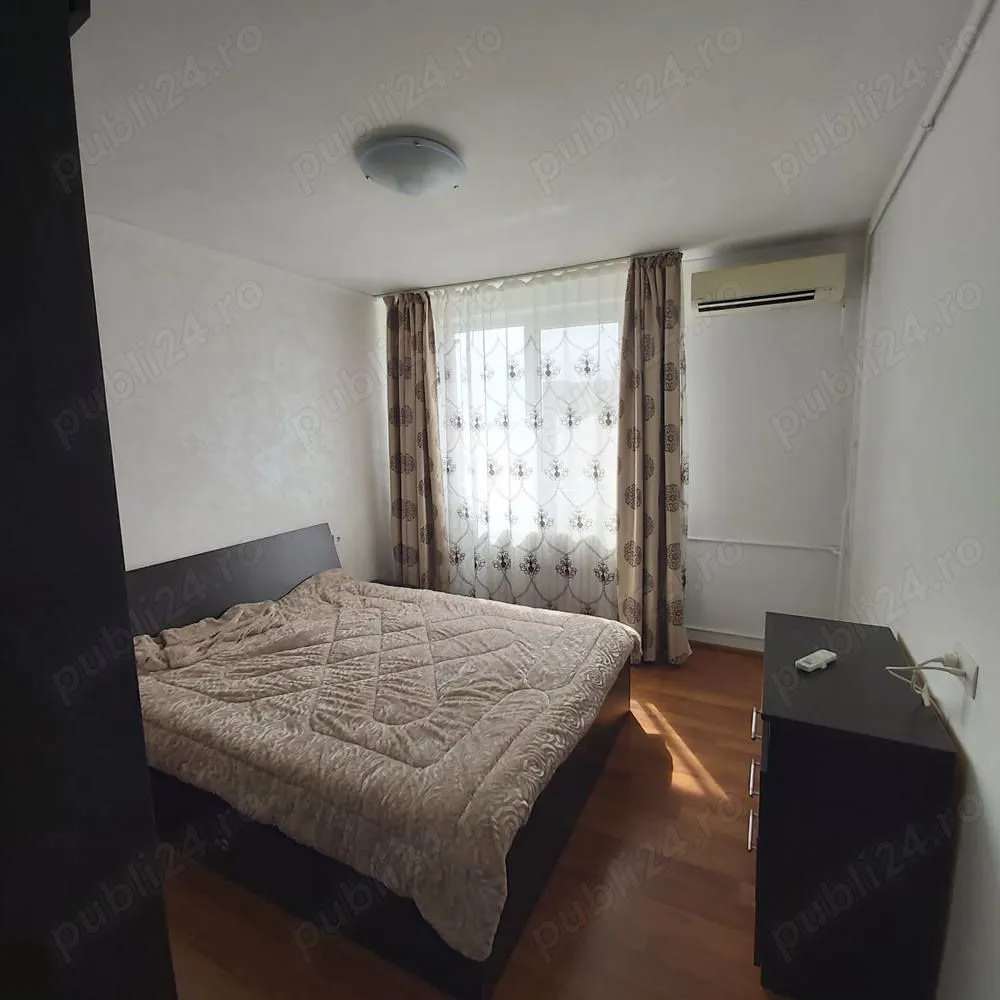 Inchiriez apartament 2 camere lângă parcul Drumul Taberei - Inchiriez apartament 2 camere decomandat, fix lângă intrarea în parcul Drumul Taberei, pe str. Topolovăț. Direct proprietar.
Închiriere DOAR pe termen lung, fără animale de companie.
Blocul are 2 lifturi, scara civilizată.
Aparatamentul dispune de: aer condiționat, TV, frigider, aragaz nou cu cuptor electric, mașină de spălat, cuptor cu microunde, fierbător, aspirator, loc de depozitare, balcon închis.Distanta pana la STB- 3min, stație metrou - 9min. 
În zonă se află Auchan, Carrefour.Zonă liniștită, locuri de joacă pentru copii.
Avans 1+1.
Nu doresc colaborări cu agenții imobiliare.