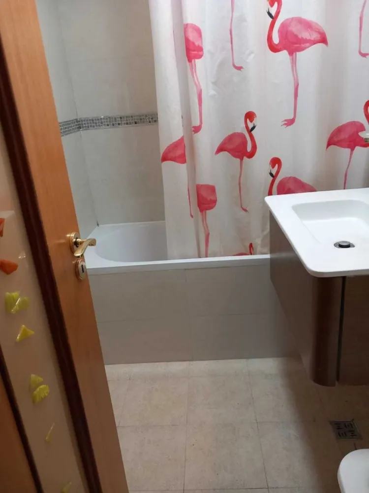 Vand ap 3 camere - Vand apartament 3 camere Nerva Traian zona centrala etaj 1/8 bloc din 2000,vedere spate lateral cu imbunatairi,centrala etaj 1/8,
Pret redus de la 198.000 la 185.000 euro
Ideal investitie !
