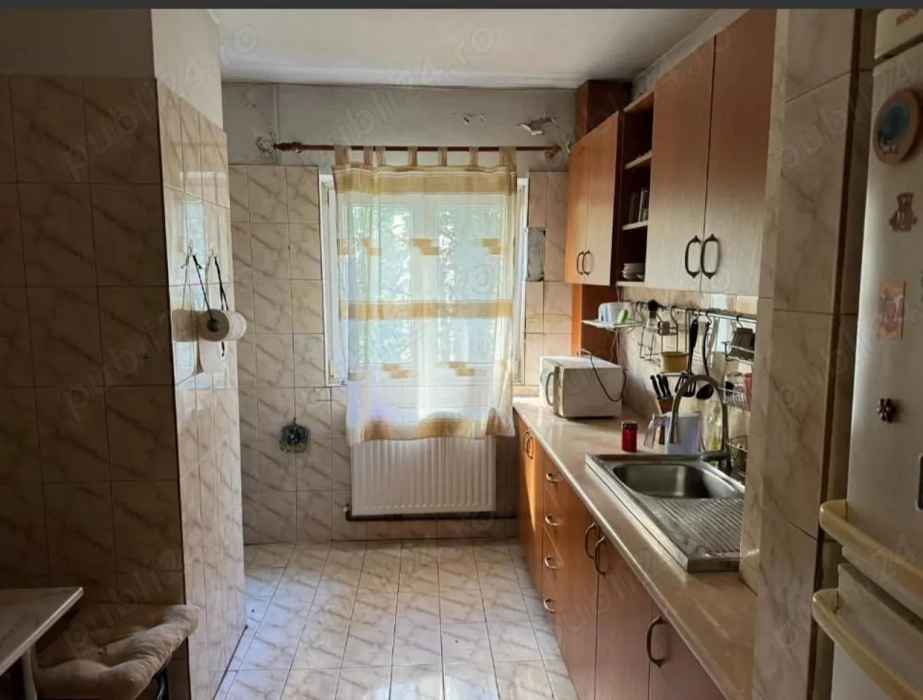 Vanzare Apartament 3 camere - Apartament 3 camere decomandat, etaj 3 10, parchet, AC, instalație de gaz individuală și proiect aprobat pentru instalare centrală, certificat energetic clasa C valabil până în 2031, balcon închis termopan, intabulat