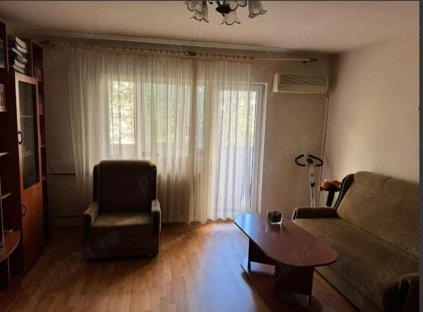 Vanzare Apartament 3 camere - Apartament 3 camere decomandat, etaj 3 10, parchet, AC, instalație de gaz individuală și proiect aprobat pentru instalare centrală, certificat energetic clasa C valabil până în 2031, balcon închis termopan, intabulat