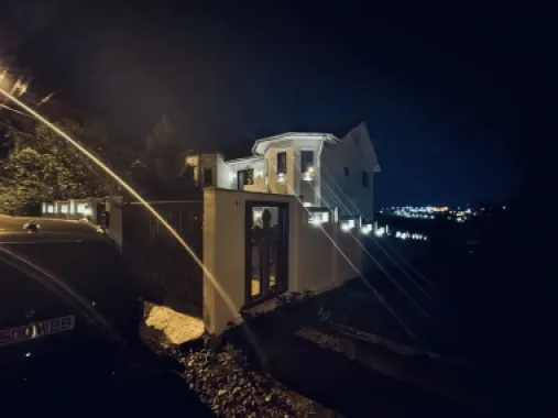 Vila Plopii fara sot, Bucium - Proprietar