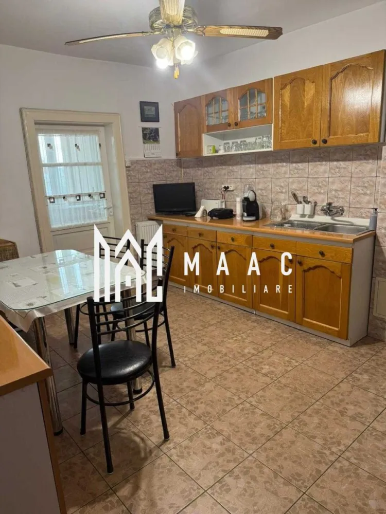 Apartament gata de mutare – complet utilat, zonă excelentă - De vânzare apartament spațios și luminos cu 2 camere, situat în cartierul Ștrand, la etajul 4 din 4 al unui imobil solid construit. Locuința este complet mobilată și utilată, gata pentru mutare imediată, ideală atât pentru locuință personală, cât și pentru investiție.

Detalii apartament:
Suprafață construită: 70 mp
Compartimentare: decomandat
Balcon închis și transformat în spațiu suplimentar, cu centrală termică și cuptor electric
Pivniță proprie, ideală pentru depozitare
Mobilat complet, cu electrocasnice moderne (frigider, aragaz electric, cuptor cu microunde, mașină de spălat)
Apartamentul nu necesită reparații – se predă la cheie

Avantaje zonă:
Zona Ștrand este una liniștită și căutată, cu acces facil la magazine, școli, grădiniță, creșă, parcuri și mijloace de transport.

Un apartament ideal pentru o familie, un cuplu sau pentru investiție în vederea închirierii.

Pentru informati si vizionari: ID: CP2753549