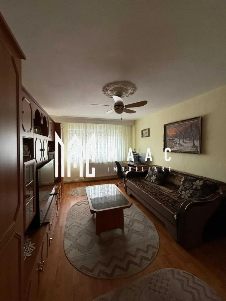 Apartament gata de mutare – complet utilat, zonă excelentă - De vânzare apartament spațios și luminos cu 2 camere, situat în cartierul Ștrand, la etajul 4 din 4 al unui imobil solid construit. Locuința este complet mobilată și utilată, gata pentru mutare imediată, ideală atât pentru locuință personală, cât și pentru investiție.

Detalii apartament:
Suprafață construită: 70 mp
Compartimentare: decomandat
Balcon închis și transformat în spațiu suplimentar, cu centrală termică și cuptor electric
Pivniță proprie, ideală pentru depozitare
Mobilat complet, cu electrocasnice moderne (frigider, aragaz electric, cuptor cu microunde, mașină de spălat)
Apartamentul nu necesită reparații – se predă la cheie

Avantaje zonă:
Zona Ștrand este una liniștită și căutată, cu acces facil la magazine, școli, grădiniță, creșă, parcuri și mijloace de transport.

Un apartament ideal pentru o familie, un cuplu sau pentru investiție în vederea închirierii.

Pentru informati si vizionari: ID: CP2753549