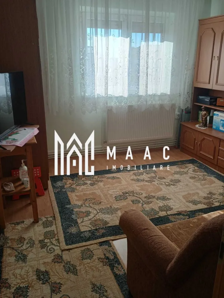 Apartament gata de mutare – complet utilat, zonă excelentă - De vânzare apartament spațios și luminos cu 2 camere, situat în cartierul Ștrand, la etajul 4 din 4 al unui imobil solid construit. Locuința este complet mobilată și utilată, gata pentru mutare imediată, ideală atât pentru locuință personală, cât și pentru investiție.

Detalii apartament:
Suprafață construită: 70 mp
Compartimentare: decomandat
Balcon închis și transformat în spațiu suplimentar, cu centrală termică și cuptor electric
Pivniță proprie, ideală pentru depozitare
Mobilat complet, cu electrocasnice moderne (frigider, aragaz electric, cuptor cu microunde, mașină de spălat)
Apartamentul nu necesită reparații – se predă la cheie

Avantaje zonă:
Zona Ștrand este una liniștită și căutată, cu acces facil la magazine, școli, grădiniță, creșă, parcuri și mijloace de transport.

Un apartament ideal pentru o familie, un cuplu sau pentru investiție în vederea închirierii.

Pentru informati si vizionari: ID: CP2753549