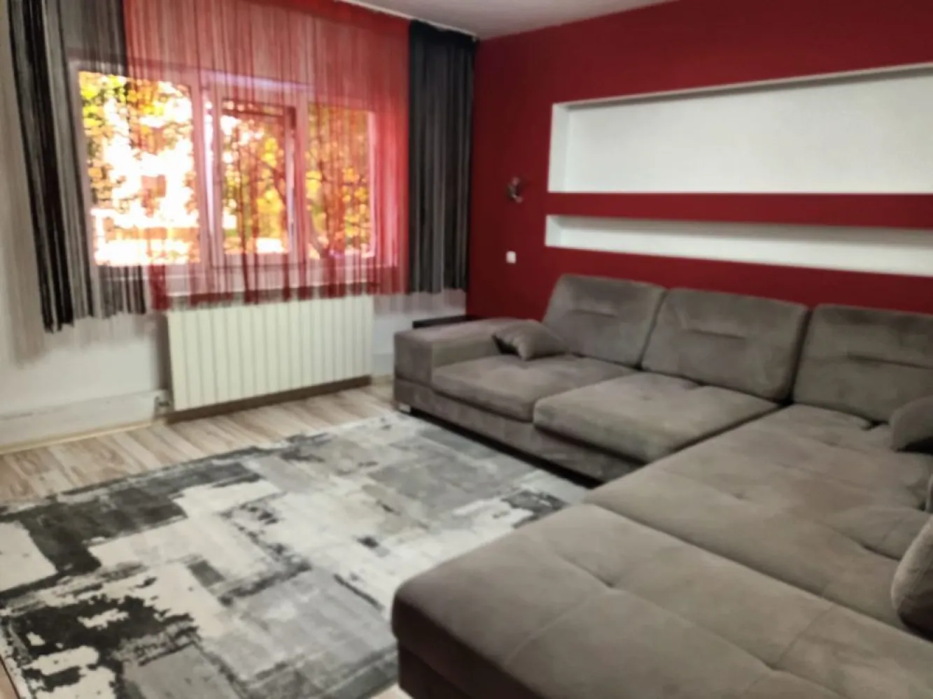 Vand apartament 3 camere - Vând apartament 3 camere 13 Septembrie, Prosper.
Situat la etajul 1 din 8.
Centrala termică hol H
N
