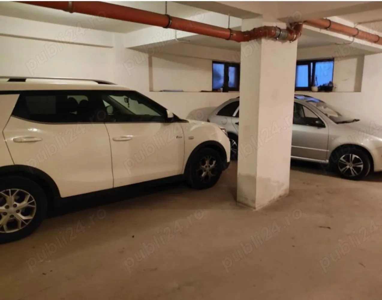 Ap 3 camere,curte, terasă vilă Dămăroaia - Blv Gloriei, Dămăroaia,ap 3 cam decomandat,parter înalt, 2 intrări,separat prin curte proprie și prin imobil, 2 bai, centrala termica proprie, jaluzele exterioare electrice la toate camerele, pergolă retractabilă pe toată suprafața terasei
Garaj 2 locuri la subteran,sub apartament.(Vila 3etj+mansardă an construcție 2011, primii proprietari)
Pretabil spatiu și pt firmă.
Pretul este fix,nu este negociabil, 230.000 euro