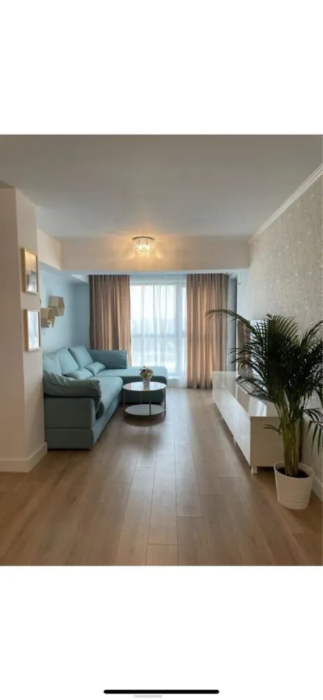 3 camere complet mobilat si utilat in Onix Park North Residence Pipera - ESTE INTERZISĂ DISTRIBUIREA, PRELUAREA SAU REPOSTAREA ACESTUI ANUNȚ, A POZELOR SAU DATELOR CE ÎL ÎNSOTESC DE CĂTRE AGENȚIILE IMOBILIARE.

Apartament de 3 camere situat la etajul 3 din 4(orientare NORD si SUD), localizat în Ansamblul Onix Park North Residence Aviatiei Sector 1(an construcție 2022). Apartamentul este semi-decomandat, are o suprafață utilă de aproximativ 75 mp. Acesta dispune de o bucătărie închisă (mobilată și utilată). De asemenea, apartamentul este dotat cu o centrală proprie cu încălzire în pardoseală. In pretul de vânzare este inclus și un loc dublu de parcare (sistem Klaus).

Locația excelentă în Nordul Capitalei oferă acces facil către orice punct de interes din București. În imediata apropiere sunt localizate stațiile de metrou Pipera și Aurel Vlaicu, precum și multiple variante de STB.

În apropierea complexului puteți găsi tot ce aveți nevoie în domeniul medical (Regina Maria, Policlinica Pipera, clinică veterinară), săli de fitness (World Class, 18 Gym, Fit9 by Alma), centre comerciale (Lidl, Penny Market, Pipera Plaza, Anima, Promenada Mall, Mega Image, Kaufland etc.), restaurante și cafenele, școli și licee.

Comision 0%