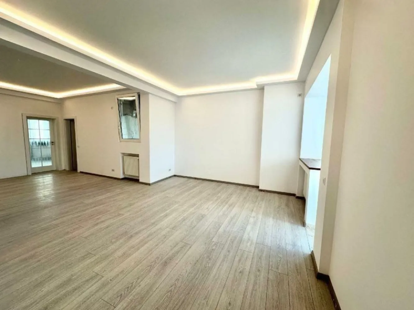 Apartament de vanzare 3 camere Calea Victoriei! - Proprietar ofer spre vanzare apartament pe Calea Victoriei!

Locuinta a fost proaspat renovata, totul este nou, instalatie electrica refacuta!
Etaj: 3
Suprafata utila: 90 mp
Suprafata totala: 106.37 mp