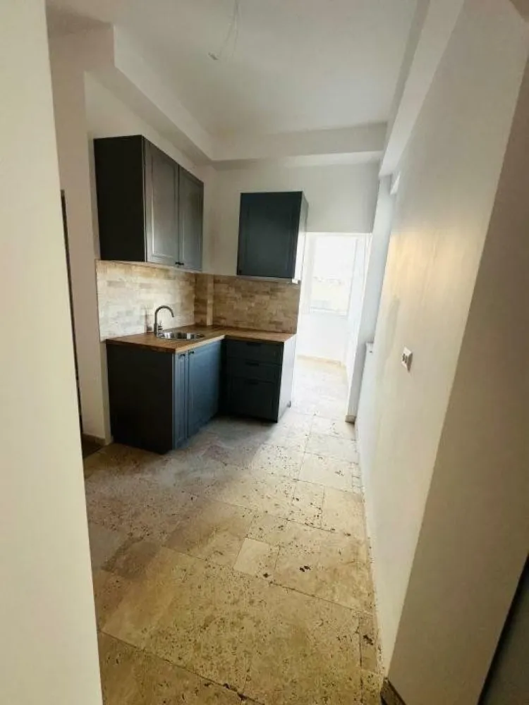 Apartament de vanzare 3 camere Calea Victoriei! - Proprietar ofer spre vanzare apartament pe Calea Victoriei!

Locuinta a fost proaspat renovata, totul este nou, instalatie electrica refacuta!
Etaj: 3
Suprafata utila: 90 mp
Suprafata totala: 106.37 mp