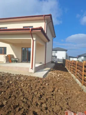 Casa P+E ,140 mp utili,451 mp teren, Hlincea,MUTARE IMEDIATA.