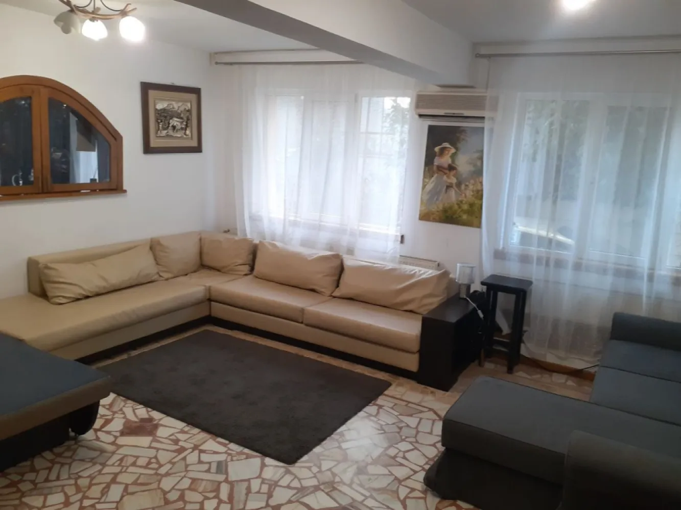 Bucurestii Noi, Sf. Gheorghe Podului vila vanzare - Bucurestii Noi 300 m statie metrou Straulesti 2 min. vila vanzare teren 500 mp, 900 mp construit 3 apartamente in vila cu intrari separate b+p+2et+m are 2 intrari din 2 strazi diferite apa gaze curent 220V++380V

DE VANZARE Bucurestii noi vila de vanzare teren 500 mp 900 mp construit 3 apartemente in vila cu intrari separate B+P+2Et+M VILA are doua 2 intrari din 2 strazi diferite apa gaze curent 220V-380V trifazic centrala garaje si locuri de parcare beci 3 terase mari Chiosc Gradina cu Gazon si ghivece cu flori- situata in zona linistita fara trafic intens cartier de vile si case cu strazi asfaltate market-uri in zona Careffour Lidel Mega Image -- Strand Plaja Verde - STATIE de Metrou LA COLTUL STRAZI la 300 ml --- Parter finalizat + 1 et la un ap finalizat -- etajele in stadiu de finisare -- - Aveti Acces catre Centru, Baneasa, Otopeni, Aviatiei, Herastrau, Damaroaia, Pajura, Chitila, Jiului, Grivitei, ! Mai-Ion Mihalache, Domenii, PRET = 1.150.000 Euro - NEGOCIABIL Usor -- TEL - 0721339995 /// 0747176811
