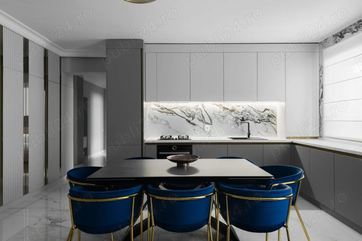 Vând apartament 3 camere complet mobilat și utilat - Vând apartament cu 3 camere,în sectorul 4,București. Ca și punct de reper pe strada cu Dedeman de pe sos. Giurgiului,complex Aria City. Este P+3.
Este complet mobilat și utilat, beneficiază de sistemul smart house care m a costat 15 mii de euro. Încălzire în pardoseala,centrala proprie,2 băi,una cu cabina de dus,iar cealaltă cu cadă.Apartamentul se afla la parter,având o suprafața utila de 80 de metri pătrați. În prețul afișat intra și un loc de parcare. Are curte proprie,dimensiunea de 80 de metri patrati,care dispune de un frumos pavilion. Mai multe detalii la telefon.