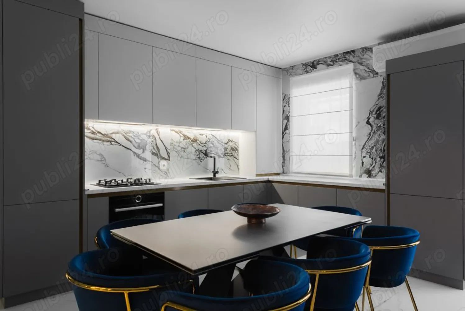 Vând apartament 3 camere complet mobilat și utilat - Vând apartament cu 3 camere,în sectorul 4,București. Ca și punct de reper pe strada cu Dedeman de pe sos. Giurgiului,complex Aria City. Este P+3.
Este complet mobilat și utilat, beneficiază de sistemul smart house care m a costat 15 mii de euro. Încălzire în pardoseala,centrala proprie,2 băi,una cu cabina de dus,iar cealaltă cu cadă.Apartamentul se afla la parter,având o suprafața utila de 80 de metri pătrați. În prețul afișat intra și un loc de parcare. Are curte proprie,dimensiunea de 80 de metri patrati,care dispune de un frumos pavilion. Mai multe detalii la telefon.