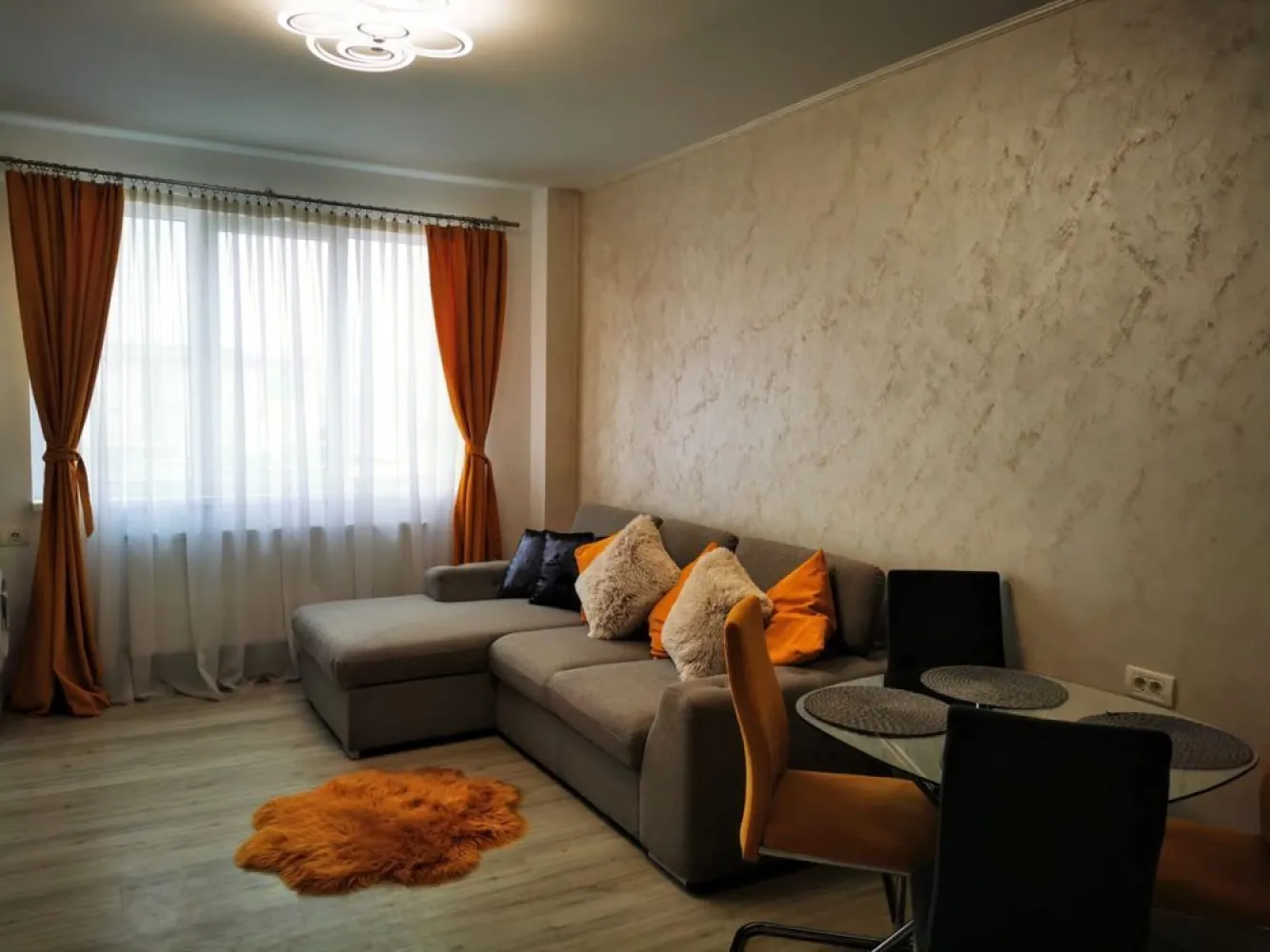 ‼️Apartament Mamaia mobilat, vedere la mare, 50mp pana la plaja ‼️ - MAMAIA vedere la mare str prelungirea D13

Proprietar

Bloc nou 2020

Apartament 2 camere, la 50 m de plaja langa Alezzi, Oneiro, Leon.

54mp utili, 7 mp balcon, mobilat utilat modern lux, complet ca in poze.

Ideal pt investitie spre inchiriere, se realizeaza profit pe sezon minim 6000 euro.

Zona superba, linistita, plaja naturala nelatita, foarte multe restaurante si baruri de top in zona.

Proprietar. Accept colaborare cu agentii, nu dau comision.

Pret fix, accept schimburi auto evaluate corect !!!