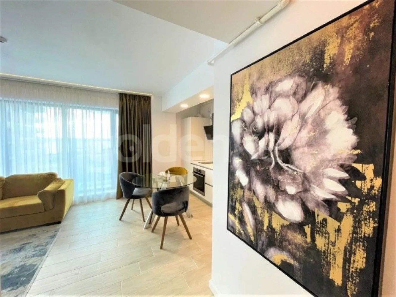 Proprietar vând Apartament 2 camere lângă plaja - Amplasat in zona de nord a statiunii Mamaia, la 100 m de plaja, acest apartament este situat la etajul 4 al unui imobil rezidential de lux ce se desfasoara pe 9 nivele, P+8, finalizat in 2021.
Finisajele si mobilierul sunt de calitate superioara - ferestre Aluminiu Reynaers , pardoseli din ceramica Porcelanosa, lift Schindler, fatada ventilata, obiecte sanitare Grohe, centrala Viessman etc.
Apartamentul are o suprafata utila este de 63.1 mp si este compus din living generos cu bucatarie deschisa(26mp), dormitor(15.1mp), baie si 2 terase.