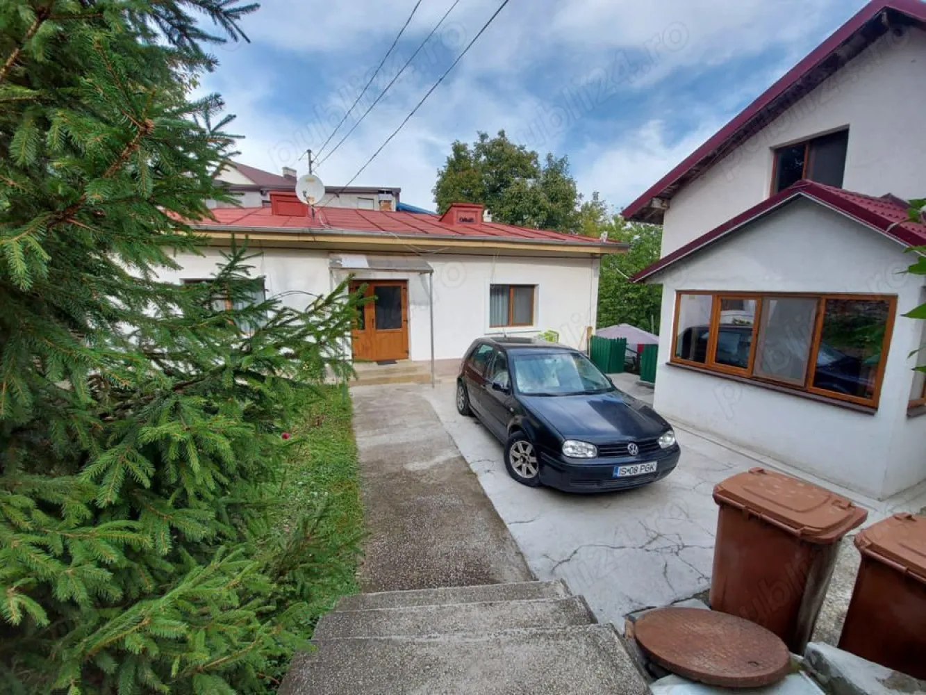 Vând casă Stradela Scaricica - Exclus agenții 
Persoana fizica
Vând casă la 2 min.de Lic. Mihai Eminescu,la 5 min de centru,la 10min.de Universitatea Alexandru Ioan Cuza Iași
Merită văzută
Nu deranjați inutil!