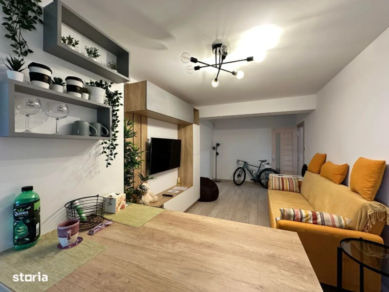 Apartament 3 camere Copou - mobilat - Persoana fizica vand apartament 3 camere, 2 bai in bloc nou din 2022 in Copou, zona complex Rasarit de Soare, mobilat si gata pentru mutare. Blocul are 2 lifturi, demisol multipark, parcari biciclete, loc de joaca pentru copii.
Bucatarie utilata (cuptor electric, microunde, masina de spalat vase)
Incalzire in pardoseala cu centrala termica pe gaz (inclusiv in balconul inchis)
Aer conditionat.
Suprafata utila 66.4m2
Balcon inchis 8.9 m2
Loc de parcare cu CF la exterior inclus in pret.
Apartamentul se vinde cu toata mobila si electrocasnicele conform pozelor.
Orinetare spre SV, beneficiaza de lumina naturala pe tot parcursul zilei si priveliste panoramica.