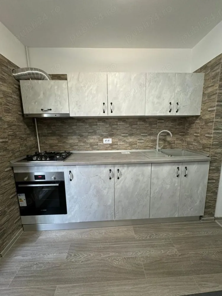 Proprietar ofer spre inchiriere apartament 2 camere - Ofer spre închiriere apartament, etaj 1 din 4, cu 2 camere decomandat, renovat total, mobilat și utilat cu totul nou, la prima închiriere, în apropierea Pieței Gorjului și Metrou Gorjului la distanță de 5 minute, acces rapid și la celelalte mijloace de transport în comun.
Apartamentul este utilat cu electrocasnice noi: aragaz cu cuptor marca BOSCH, frigider, hota, mașina de spălat, 2 AC, televizior, etc.
Baia este de asemeni complet renovată și utilată cu totul nou, la prima folosire, cu utilități și finisaje de lux.
Apartamentul are geamuri termopan, uși interioare noi, ușa de la intrare metalică nouă, balconul este complet închis.
Apartamentul este disponibil pentru închiriere imediată, are loc de parcare auto.
Prețul de închiriere este de 550 EUR cu plata unei garanții în avans.
Pot oferi mai multe foto pe WhatsApp.
În cazul prezentării de oferte din partea agențiilor imobiliare, eu hotărăsc cui voi închiria apartamentul.