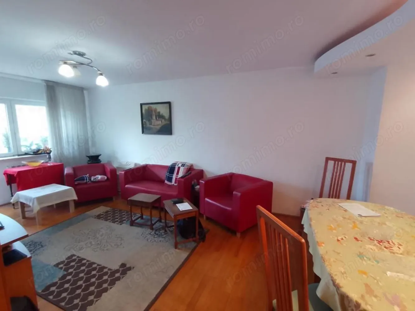 Bulevardul Unirii nr 47 - Bulevardu Unirii nr.47, intersectie cu strada Anton Pan, bloc 1998, vanzare apartament 3 camere confort 1 decomandat, etaj 1 din 7, suprafata utila 73,12, suprafata totala cu balcoane 81,50mp, 2 grupuri sanitare , 2 balcoane, intrare usa metalica, contor gaze, interior usi lemn masiv, gresie, faianta, parchet masiv stejar, termopan aluminu, 1 Loc parcare.