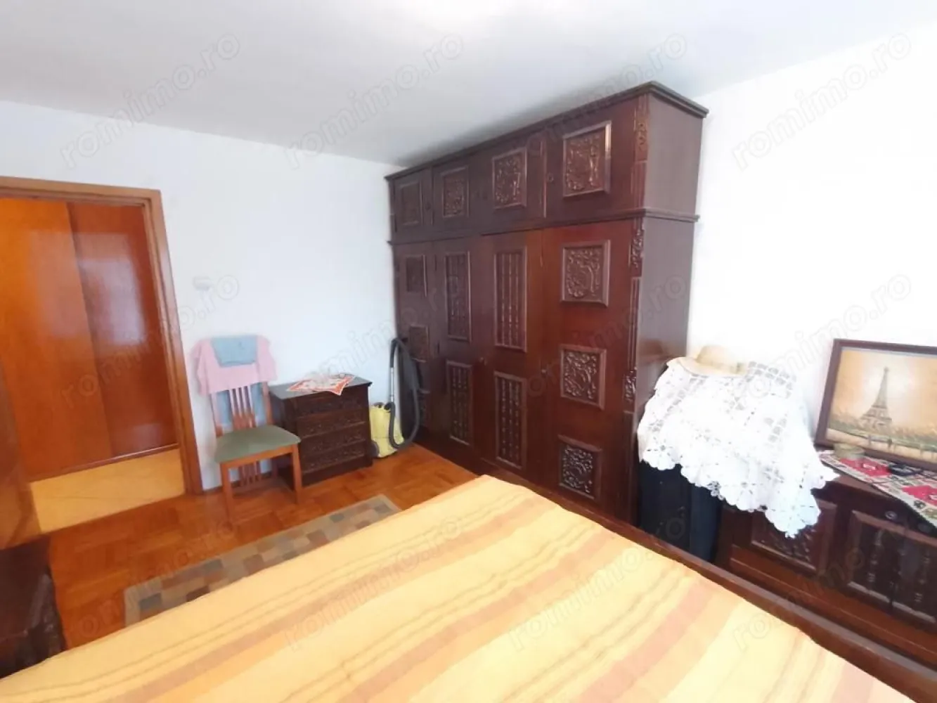 Bulevardul Unirii nr 47 - Bulevardu Unirii nr.47, intersectie cu strada Anton Pan, bloc 1998, vanzare apartament 3 camere confort 1 decomandat, etaj 1 din 7, suprafata utila 73,12, suprafata totala cu balcoane 81,50mp, 2 grupuri sanitare , 2 balcoane, intrare usa metalica, contor gaze, interior usi lemn masiv, gresie, faianta, parchet masiv stejar, termopan aluminu, 1 Loc parcare.