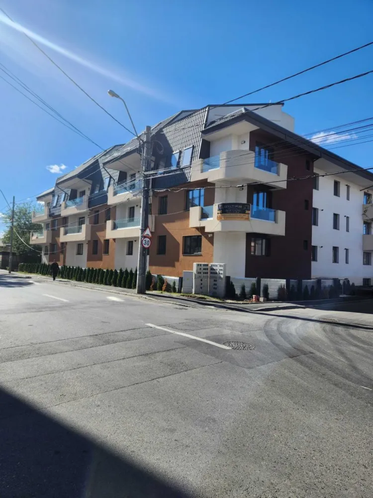 Berceni Aparatori Patriei Dezvoltator - Dezvoltator direct, un proiect deosebit cu parcare subterana inclusa in pret, finisaje calitate superioara, tva inclus, acceptam si credit,2 grupuri sanitare,centrala proprie,geam triplan,marmura pe scara,lift,proiect finslizat gata de mutare.