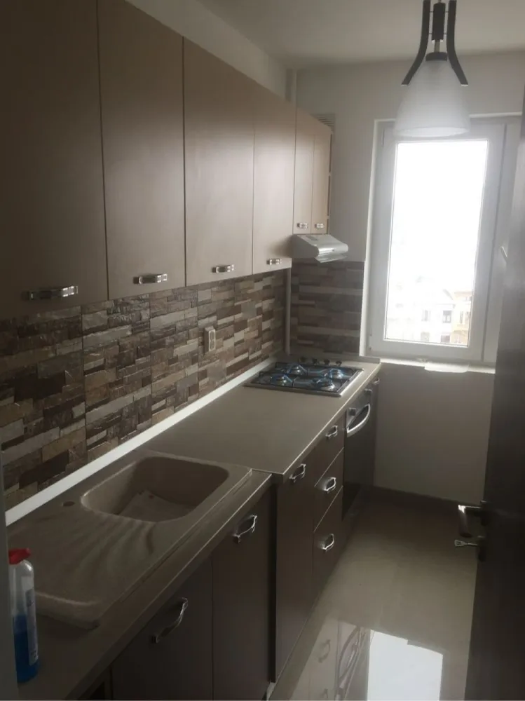 Gara de Nord 3 camere renovat - Dinu Golescu, 3 camere, etaj 5/7, bloc stradal, vedere mixta, renovat, bloc anvelopat termic , semi- mobilat, balcon , 62 mp, propietar, bloc fara restantieri

(piata, mijloace de transport, metrou, scoala, gradinita, centre comerciale)