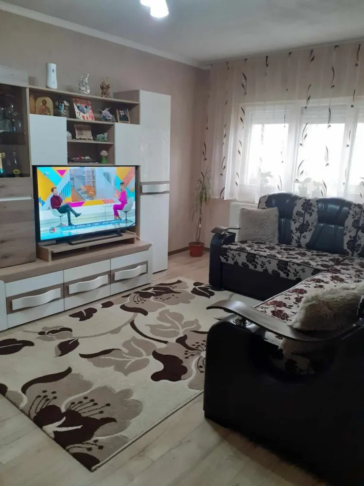 BRASADAS vinde ap 3 cam 48mp la PARTER în Micro 16. - Agenția imobiliara BRASADAS vinde apartament cu 3 camere situat la PARTER in Micro 16 pe CAREIULUI.