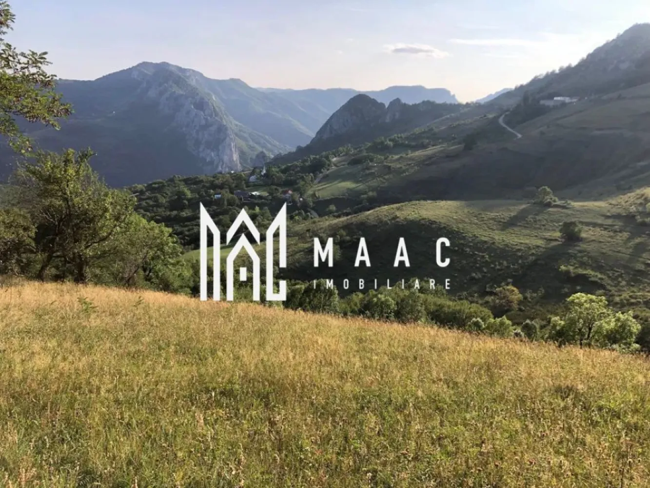 Teren cu potențial turistic I 3200 MP | TransApuseana - MAAC Imobiliare vă propune spre vânzare un teren cu potențial turistic, situat în localitatea Râmeț – o zonă de munte pitorească, ideală pentru construirea unei cabane sau a unei case de vacanță.

 Dacă îți dorești o cabana în mijlocul naturii, într-o zonă liniștită de munte, cu peisaje de vis, acest teren este alegerea perfectă pentru relaxare și deconectare de agitația orașului.

 Caracteristici teren:

Acces facil: la doar 5 minute de drumul asfaltat TransApuseana – zonă în plină dezvoltare turistică

Posibilitate de parcelare – flexibilitate pentru diferite proiecte

Dublu acces – avantaj pentru organizarea viitoarelor construcții

Utilități: disponibile în apropiere

 Avantaj major: terenul este pretabil atât pentru construcția unei cabane de vacanță, cât și pentru investiții turistice (pensiune, casă de oaspeți), datorită poziționării și peisajului deosebit.

 Pentru mai multe detalii și vizionări, precizati telefonic ca ati vazut anuntul cu ID: CP2750050