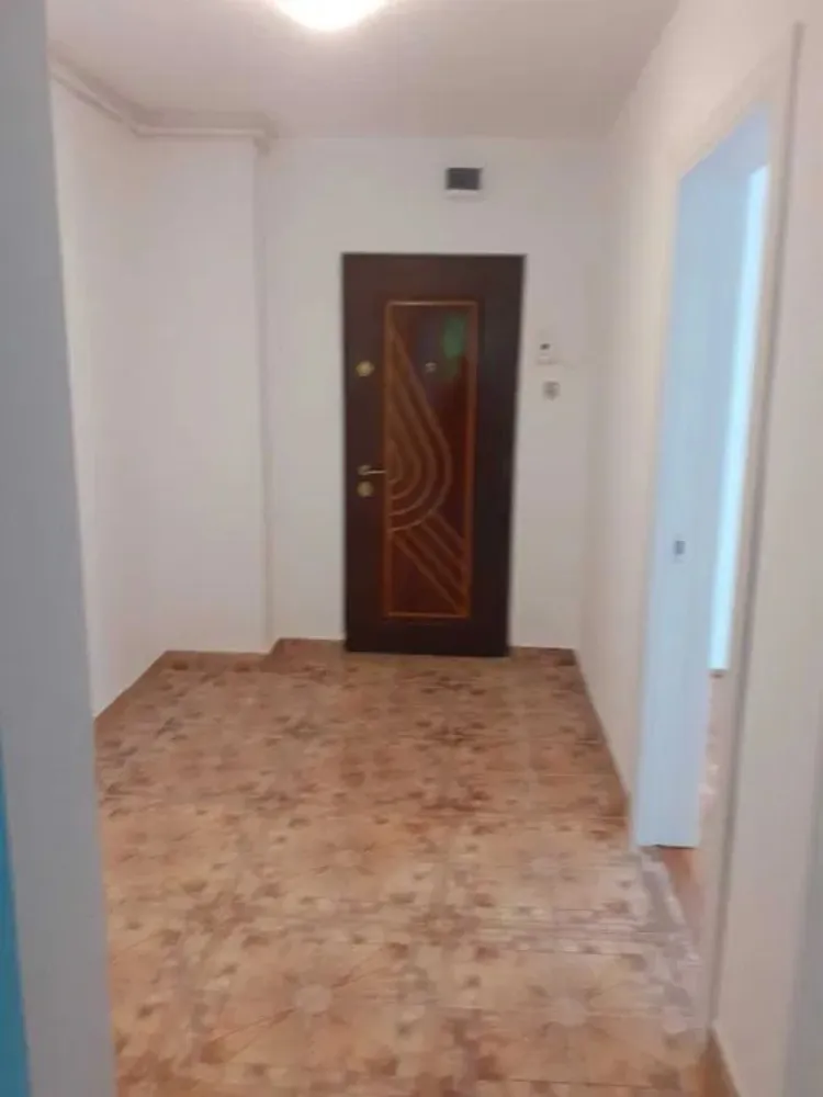 Ag. EUROPA vinde ap. 2 cam. 55mp DECOMANDAT la etajul 1 in Gheorgheni. - Agentia EUROPA vinde apartament cu 2 camere in cart Gheorgheni zona deosebita linistita cu multa verdeata la et.1 din 10 de 55 mp cu intrari separate finisat cu mobila de bucatarie , C.T cu 2 balcoane ,parchet ,aproape de scoala gradinita , magazine si statie autobuz. Ocupabil imediat.
