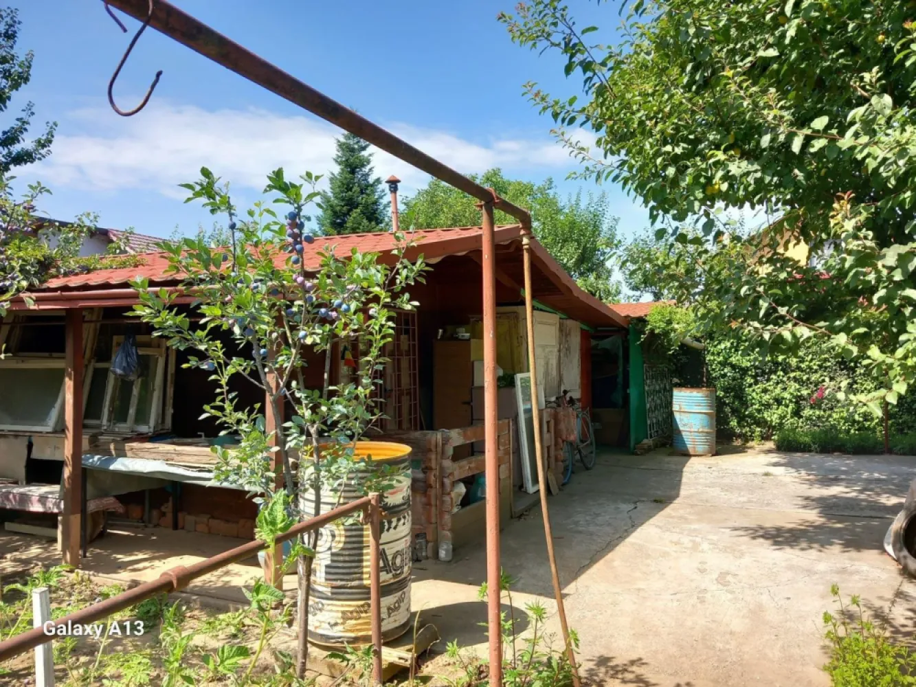 Ag EUROPA vinde teren BERCU ROSU toate utilitatile și casa vacanta. - Agenția EUROPA vinde teren 8 ari cu casuta de vacanta și anexe gospodaresti în BERCU ROSU.