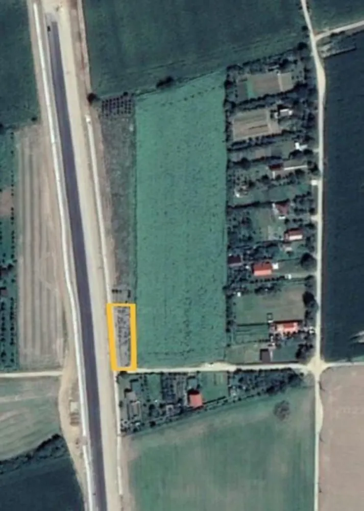 Teren 500 m2 Drumul Careiului - Agentia Imobiliara Quantus va ofera spre vanzare Teren cu pomi fructiferi si tuya imprejmuit.

Accesul este pe langa Hotel Dana (Drumul Careiului) , pe un drum de dale pana in fata terenului.

Pretul 11500 Euro usor negociabil.

 Pentru alte detalii contactati-ne pe numarul de telefon : 0757679700 Nicu sau 0741541338 Edina .