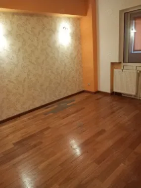 Vand apartament 3 camere