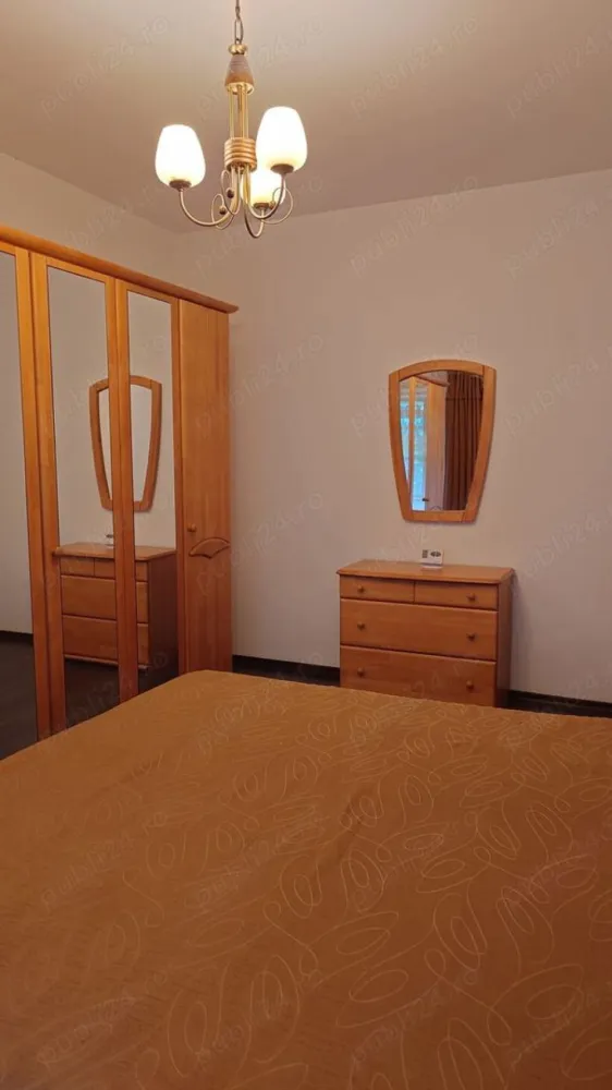 Particular, Penthouse, 1 Mai, 123 mp, etaj 3 - Particular, vand Penthouse, etaj 3, zona 1 Mai- Piata Chibrit. Apartamentul are o suprafata totala de 123 mp si este situat intr-o vila construita in anul 2008. O terasa spatioasa, proprie, de 40 mp, inconjoara apartamentul. Apartamentul se compune din: living, bucatarie, hol, 2 dormitoare fiecare cu baie proprie, terasa.
A fost complet renovat in anul 2023. Are centrala proprie de apartament si aer conditionat in fiecare camera. Loc de parcare disponibil in fata cladirii.

Acces facil la metrou ( 5 min pana la statia 1 Mai), gradinita, scoala, piata, restaurante, hipermarketuri, mijloace de transport in comun, parcuri.
Apartamentul se preda complet utilat, corpuri iluminat, sanitare complete la bai.
Pret 245.000 euro.