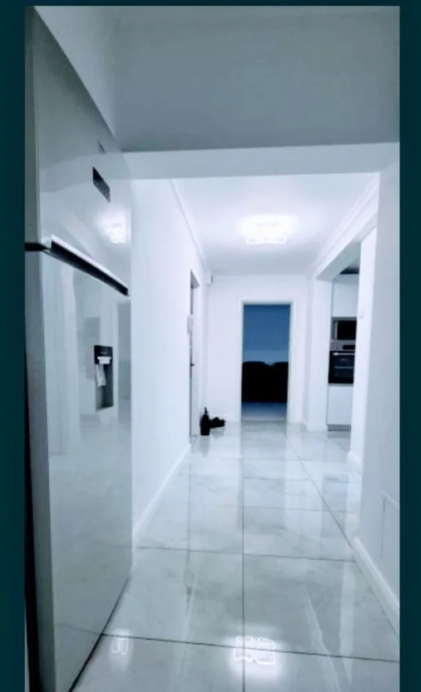 3 camere 13 septembrie lux - Proprietar vând apartament 3 camere decomandat în zona 13 septembrie prosper Apartamentul este situat la etajul 5 din 8 .În apropierea imobilului se afla scoli, grădinițe, creșe, Mall Vulcan, kaufland, Carrefour, Catedrala Neamului, metrou la 10 min distanță. 
Apartamentul este renovat recent cu materiale de foarte bună calitate 
Instalațiile electrice și sanitare din cupru , calorifere noi
Gresie,faianță, parchet, termopane ambele balcoane, 2 bai, 2 aparate aer condiționat , dresing , uși interioare, ușa întrare, sapa turnata în tot apartamentul .
Se poate vinde mobilat si utilat .
!!! NU OFER COMISION !!!