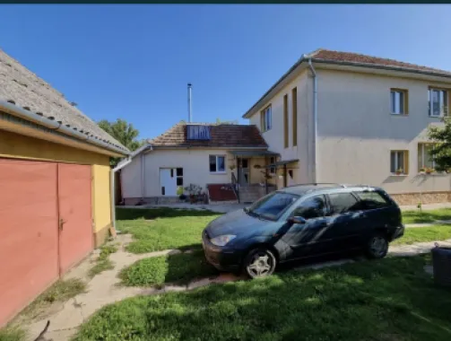 Vindem casa parter+etaj
