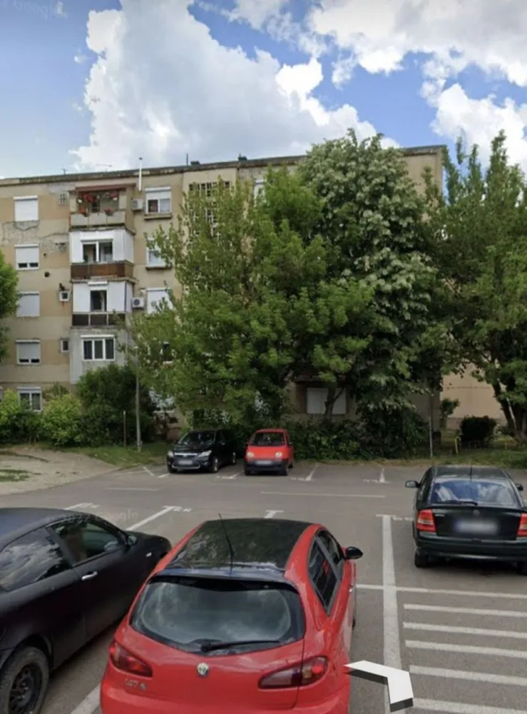 De vanzare apartament - Apartament potrivit pentru familii, este situat central in orașul Carei, Str. 25 Octombrie. În apropierea școlilor, spitalului, parcului și a locurilor de joacă. Contactați ma telefonic pentru a vedea apartamentul pentru orice întrebări vă stau la dispoziție.