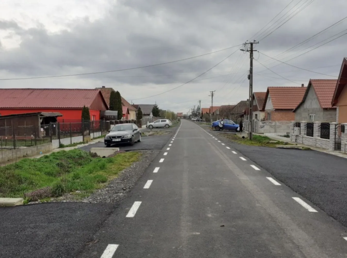 Teren intravilan Oar - Vand teren intravilan in suprafata de 1500 mp., front de 17 m, aproape de dig intr-o zona linistita.
Proprietatea dispune de toate utilitatile necesare (apa, canalizare, gaz si curent electric monofazic si trifazic), drum proaspat asfaltat.