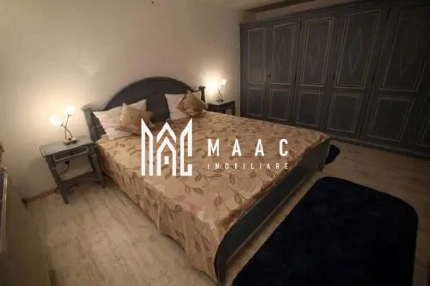 Casa cu 4 apartamente / 9 camere | Ultracentral | Curte - MAAC Imobiliare vă propune spre vânzare o casă situată în zona centrală a Sibiului, o proprietate cu potențial ridicat atât pentru rezidență, cât și pentru investiție sau activități comerciale, amplasată într-o zonă liniștită și selectă, aproape de centre sanitare, culturale și de învățământ.

Imobilul este compus din 2 apartamente și 2 garsoniere, beneficiind de pod înalt și curte de 900 mp în indiviziune cu încă o familie. Compartimentarea permite utilizarea separată a fiecărei unități, acestea având intrări și utilități distincte.

Configurația proprietății este următoarea:

apartament 1:
-suprafață de 100 mp
-2 camere
-bucătărie
-baie
-hol spațios
-cămară
-cameră centrală

apartament 2:
-suprafață de 100 mp
-4 camere
-bucătărie
-baie
-hol spațios

garsonieră 1:
-suprafață de 56 mp
-bucătărie
-baie
-hol

garsonieră 2:
-suprafață de 46 mp
-bucătărie
-baie

pod:
-suprafață de 100 mp
-înălțime de peste 3 m
-posibilitate de mansardare

Datorită compartimentării și existenței utilităților separate, proprietatea poate fi utilizată ca locuință multifamilială sau poate fi valorificată prin închiriere individuală a apartamentelor și garsonierelor. Suprafața generoasă și poziționarea în zona centrală sporesc atractivitatea acestei case din Sibiu.

Pentru mai multe detalii, vă rugăm să menționați numărul CP2741782 la telefon.